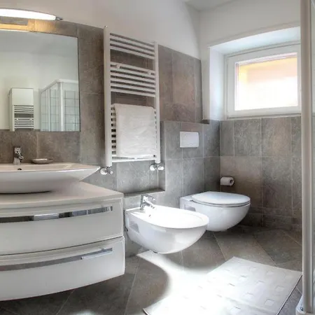 Girasole Casa Rossa A 3* Colico