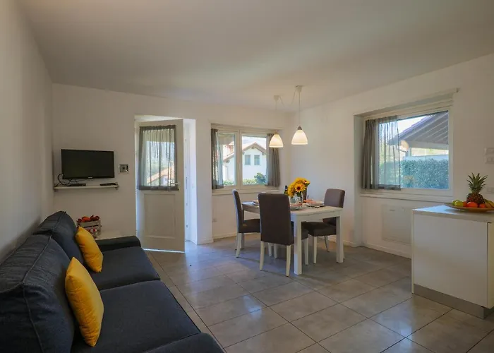 Girasole Casa Rossa A 3* Colico