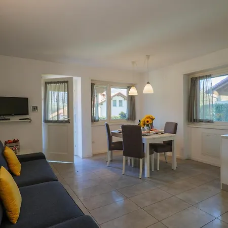 Girasole Casa Rossa A 3* Colico