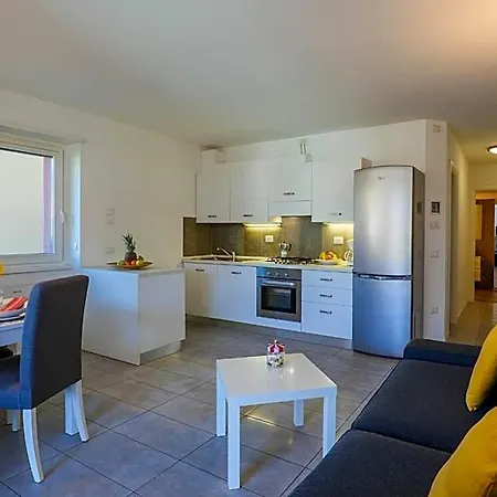 Girasole Casa Rossa A 3* Colico