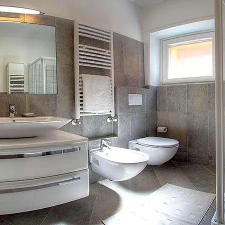 Lejlighedshotel Girasole Casa Rossa A 3*