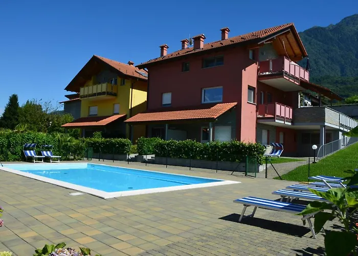 Apartmanhotel Girasole Casa Rossa A Colico