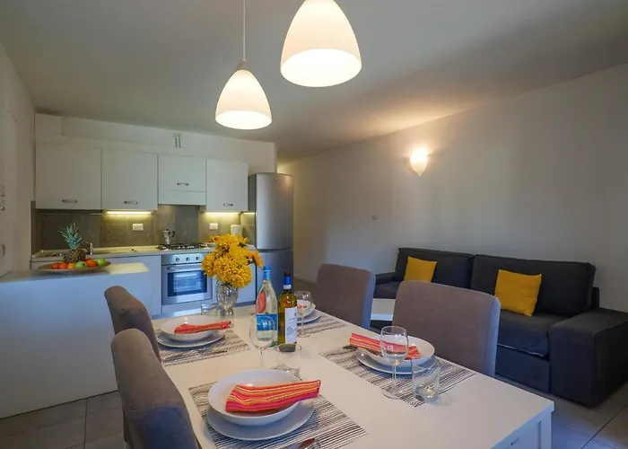 Apartmanhotel Girasole Casa Rossa A 3*