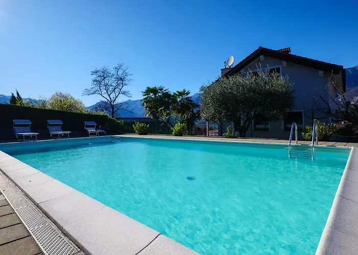 Girasole Casa Rossa A Apartmanhotel Colico